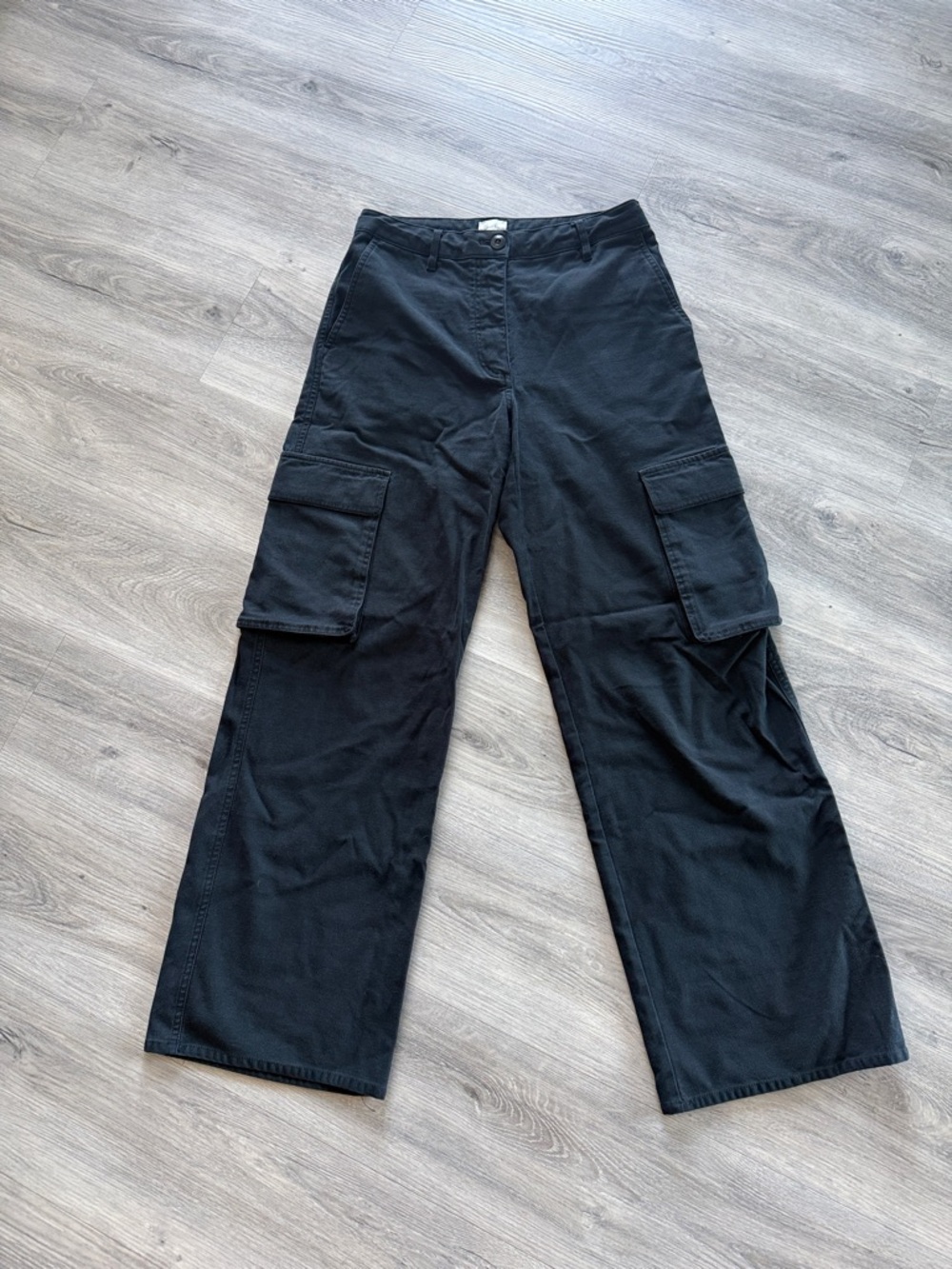 Aritzia Wilfred free Black Wide-Leg cargo Pants size 8 - Picture 2 of 9